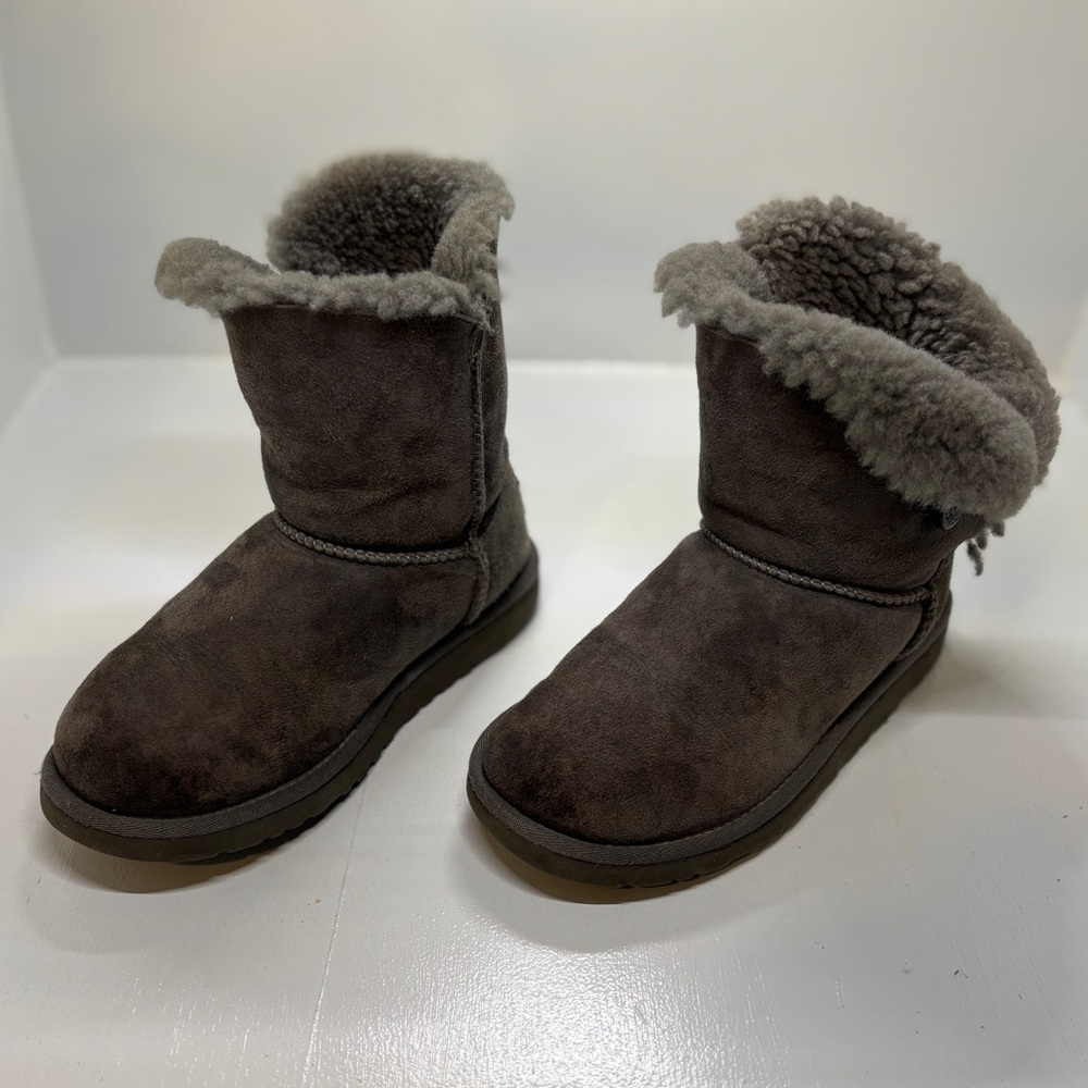 UGG Bailey Button Original used boots kids size 3 S/N 5991
